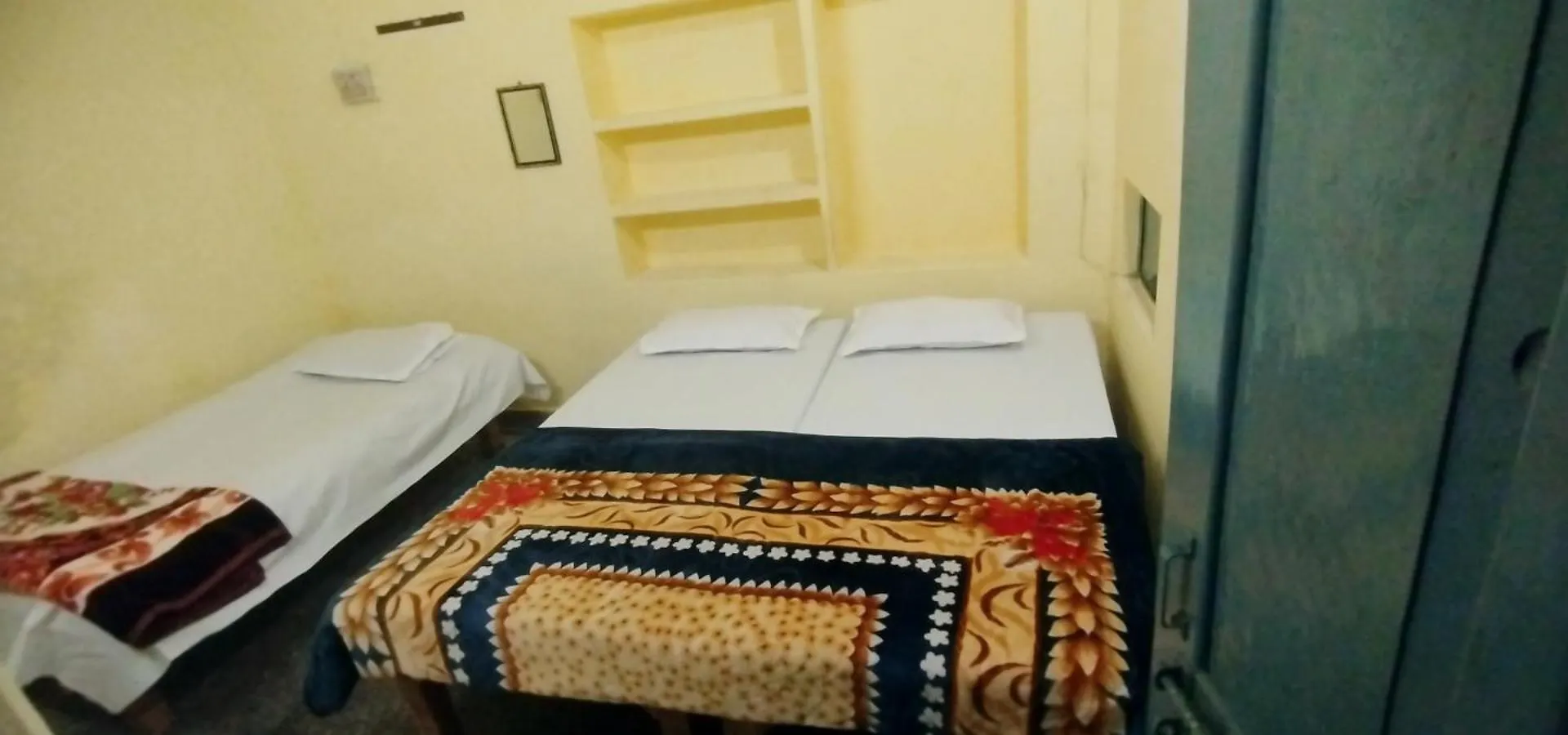 Sri Viswanatham Guest House Varanasi